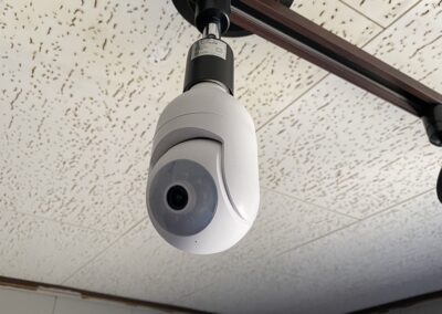 屋内外の防犯カメラ-学処の備品